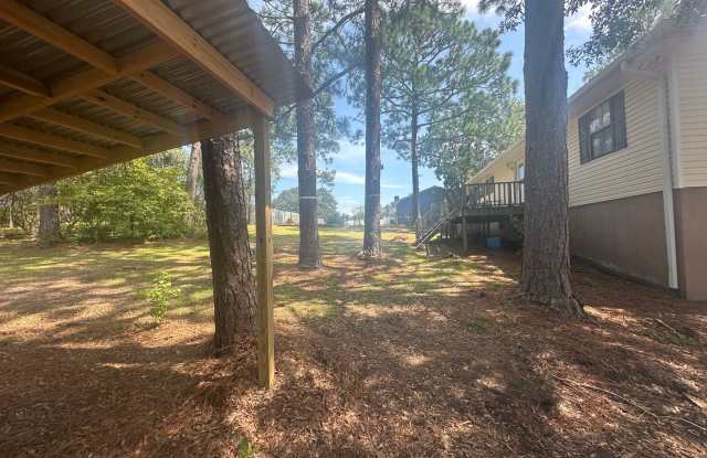 3 Bed 1.5 Bath House with Garage & Fenced in backyard Gallery 3