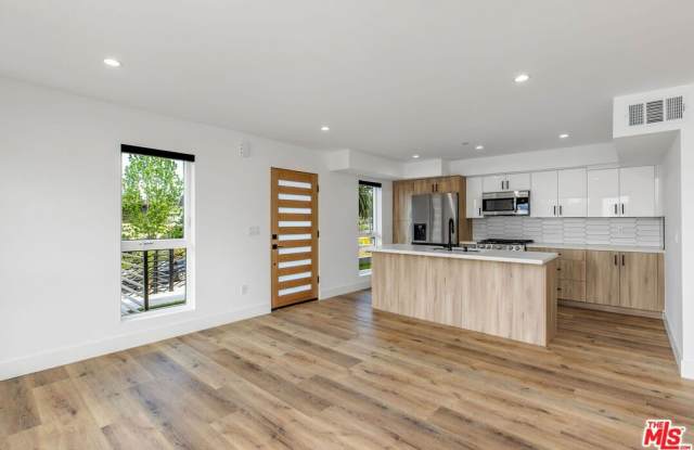 571 Mariposa Ave photos photos