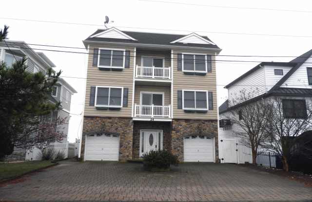 24 Captains Drive - 24 Captains Drive, Toms River, NJ 08753