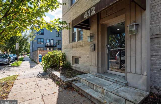 Top Floor Sleek One Bedroom W/Parking & Storage Included photos photos