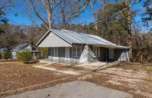 Cozy 2BR Home with Modern Amenities & Inviting Front Porch! Gallery 3