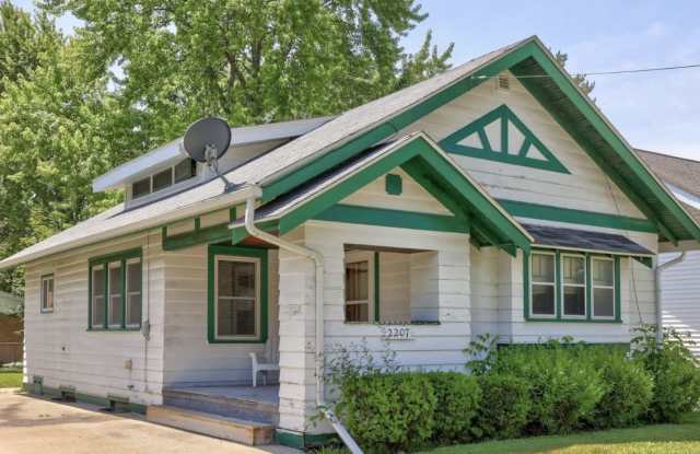 2207 W Genesee Ave - 2207 West Genesee Avenue, Saginaw, MI 48602