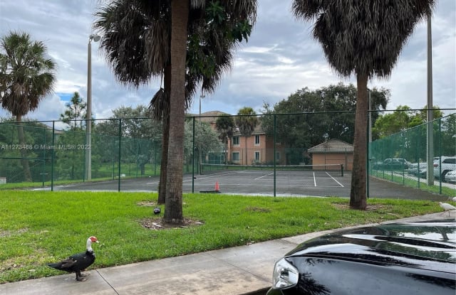 6968 SW 39th St - 6968 SW 39th St, Davie, FL 33314