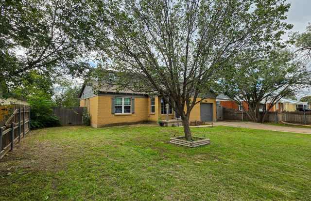 4-Bed, 2-Bath Two-Story Home Near Avondale Elementary Gallery 3