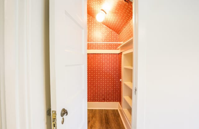 Coming soon! Great upstairs duplex unit in East Nashville-walk to Rosepepper Cantina! Gallery 4