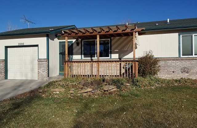 Bright 2 Bed, 2 Bath Home with Garage & Fenced Yard in Fort Collins photos photos