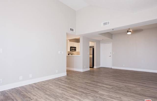 627 North ROSSMORE Avenue Gallery 2