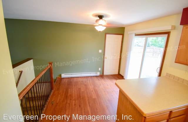 2212 Berkshire Dr. Gallery 4