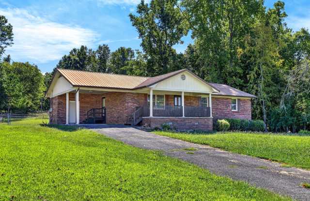 Spacious 4bd Home on 1 Acre! Gallery 1