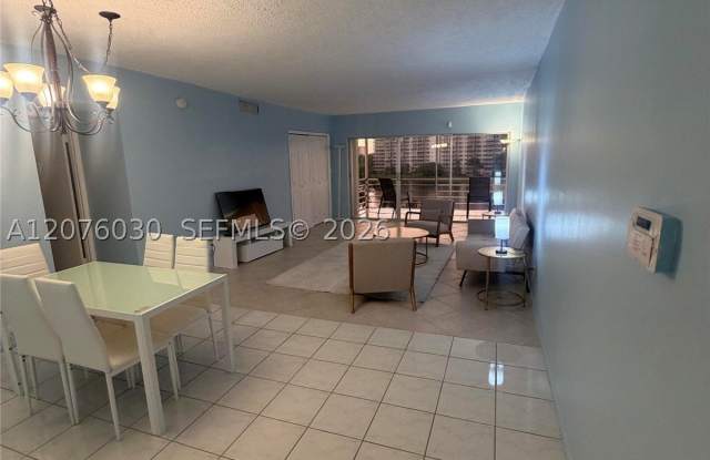 2751 N Palm Aire Dr Gallery 3