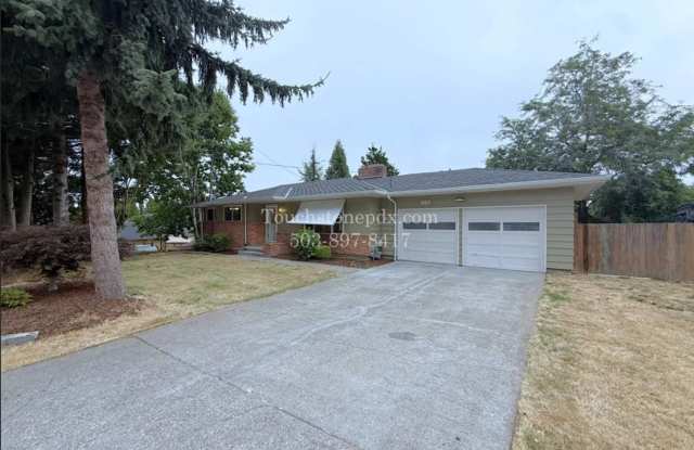 PRICE REDUCTION! Spacious 4-Bedroom Home in Gresham w/ Large Yard & 2-Car Garage Gallery 3