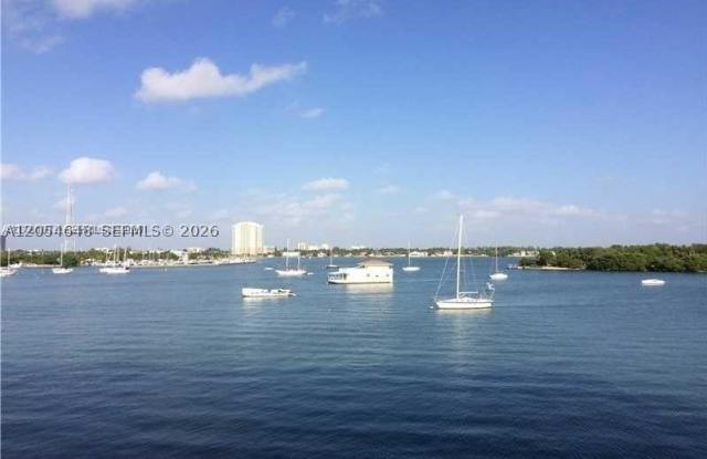 7928 WEST DR Gallery 1