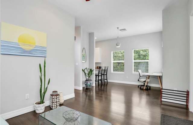 3037 Lunar St Gallery 4