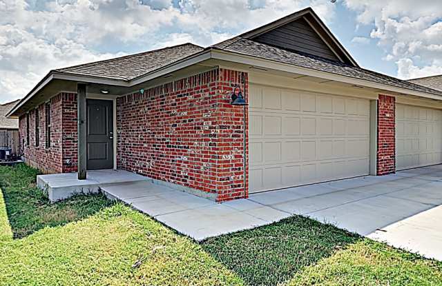 2 Bedroom 2 Bath Duplex Close To Tinker AFB photos photos