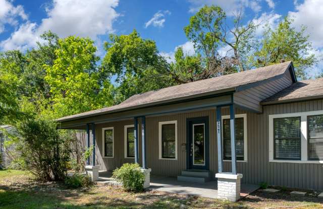 Beautiful 3 bedroom, 1 bathroom gem in Terrell AVAILABLE NOW! Gallery 3