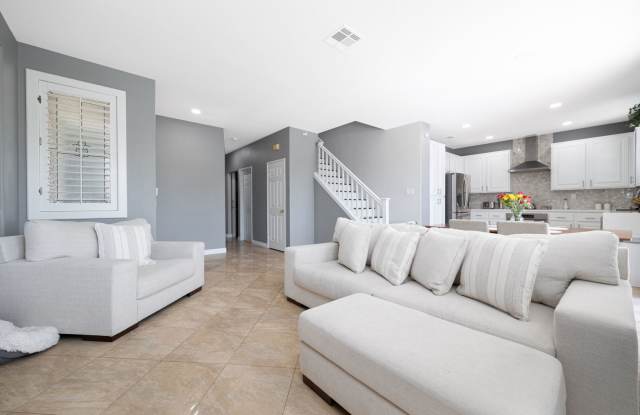 Live Big in Eastlake! This is the ONE. Gallery 3
