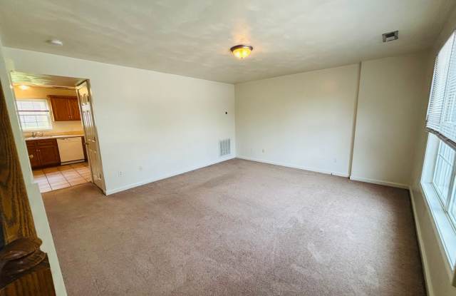 3 Bedroom, 1.5 Bath Townhouse Gallery 3