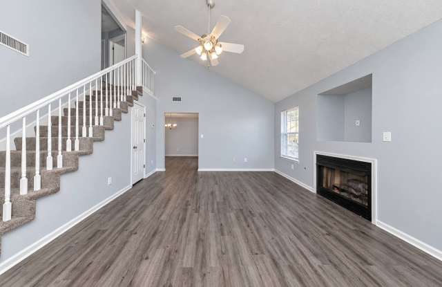 2 bed condo close to Williamsburg Gallery 4