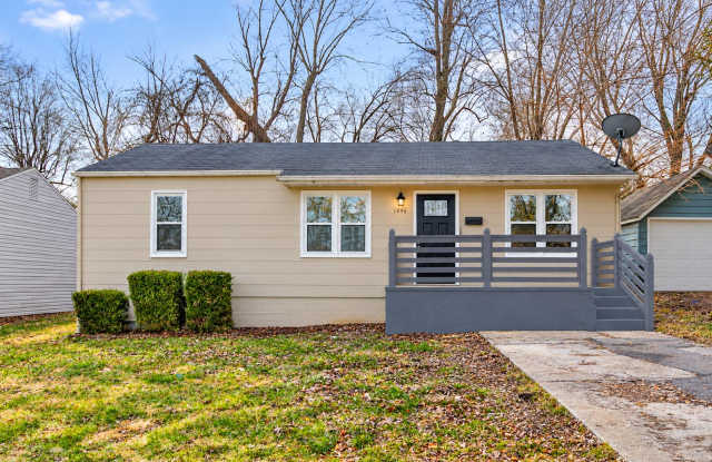 REMODELED 3 bedroom | 1 bathroom | Fenced Backyard Home in a Quiet Neighborhood! We Welcome Pets! Gallery 1