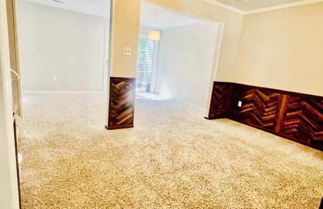 4704 S PARK Court Gallery 4