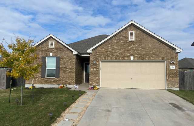 MANOR - easy access to 290 into Austin & Toll I30 photos photos