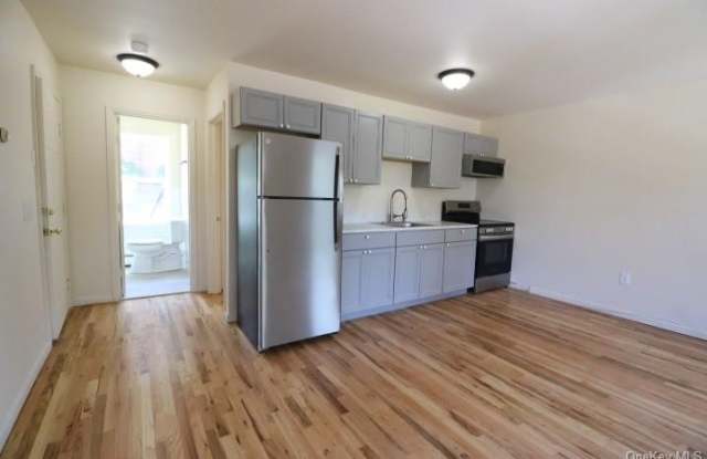 101 Washington Street - 101 Washington Street, Newburgh, NY 12550