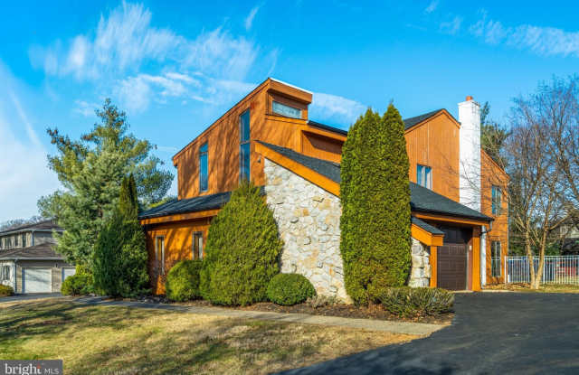 509 LONG Lane photos photos