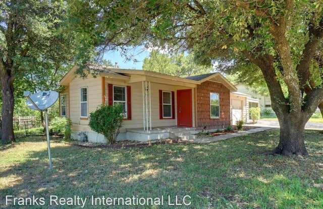1505 Skyline Dr - 1505 Skyline Drive, River Oaks, TX 76114