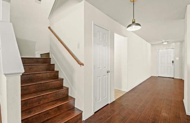 5909 Calloway Drive Gallery 4