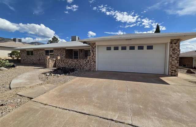Very well maintained home - 6 Month Lease!!! - 2828 Carmel Drive, Alamogordo, NM 88310