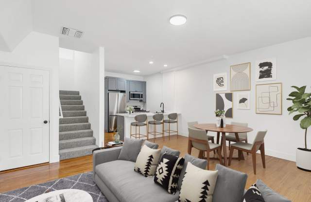 1827 N Wilcox Ave - Now Offering a $500 Look & Lease Credit on Select Units! Gallery 2