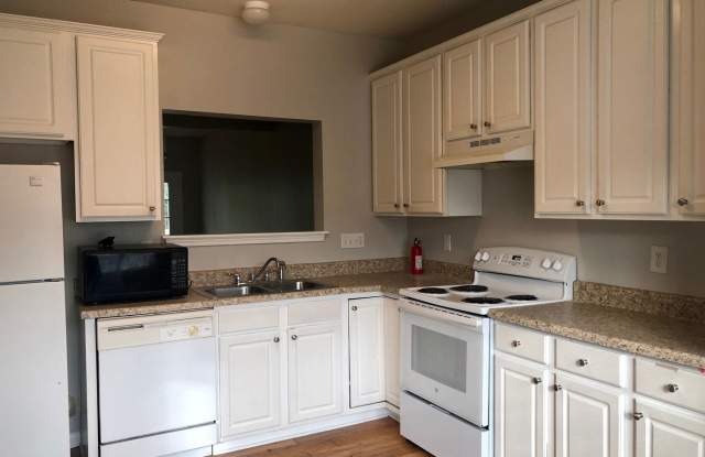 Spacious 3 Bedroom 2.5 Bath Townhome Located Off of Pisgah Church Road!-Available 8/7/26 Gallery 4