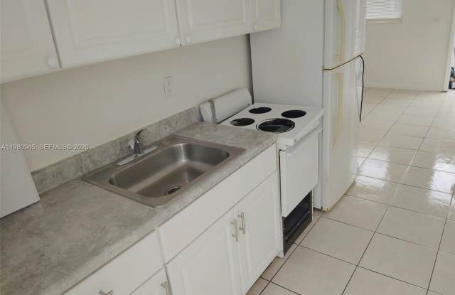 519 NW 8th Ave photos photos