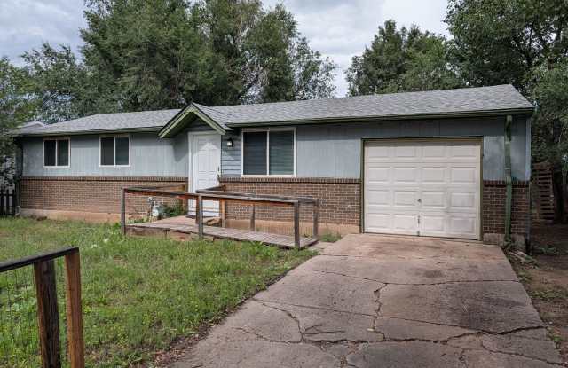 3 Bed / 1 Bath with Big Backyard - Available Now! Gallery 1