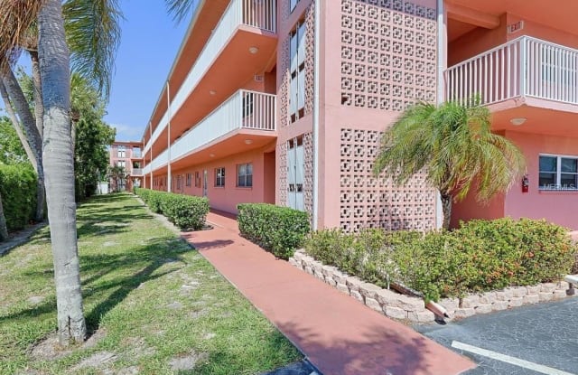 1819 SHORE DR S #103 - 1819 Shore Dr S, South Pasadena, FL 33707