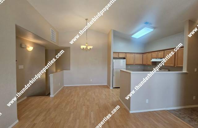 Gated Community with Refrigerated Air, 2 Bedroom, 2 Bathroom & 1 Car Garage Condo Gallery 4