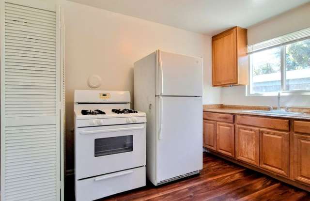 Charming 1bd Apartment in Single Story Building Gallery 1