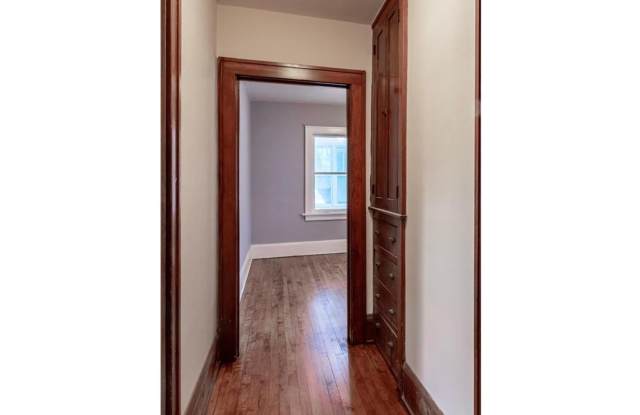 Huge 5 Bedroom House Available 6/1/2027 - Near Macalester Gallery 4