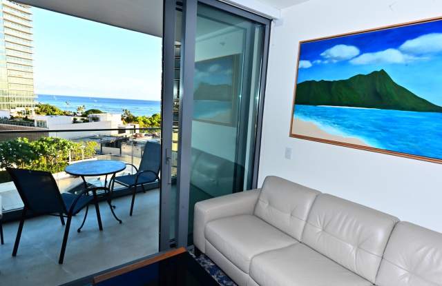 Koula - Furnished 2 bedroom, 2 bath Condo with 2 parking! Gallery 1