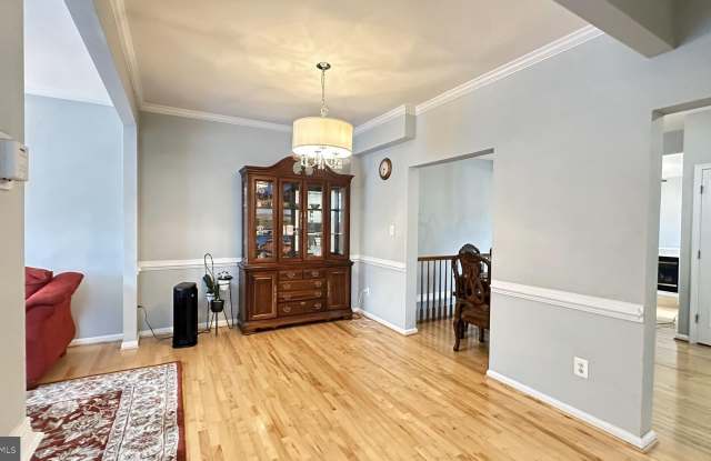 511 GINKGO TERRACE NE Gallery 4