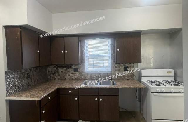 For Rent - 2 Bedrooms, 1 Bathroom Home Gallery 4