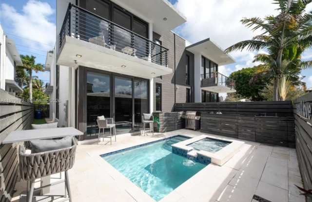 2516 NE 21st St. photos photos 2516 NE 21st St. photos photos