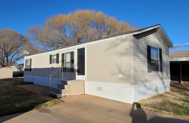 2/1 MOBILE HOME IN COMMANDERS PALACE - FRENSHIP ISD - 6801 19th Street, Lubbock, TX 79407