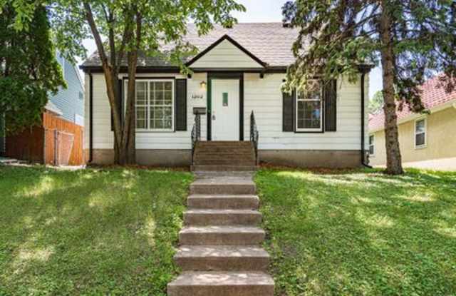 Charming 4bd. Tons of storage and 2 car garage! MOVE IN TODAY! - 1262 Minnehaha Avenue East, St. Paul, MN 55106