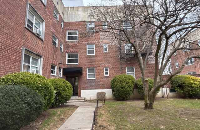 9 Schenck Avenue - 9 Schenck Avenue, Great Neck Plaza, NY 11021