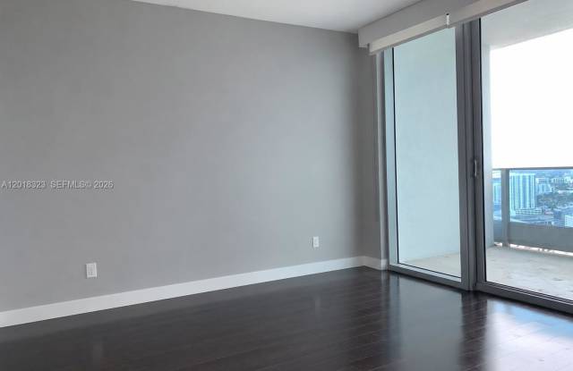 200 Biscayne Boulevard Way Gallery 1