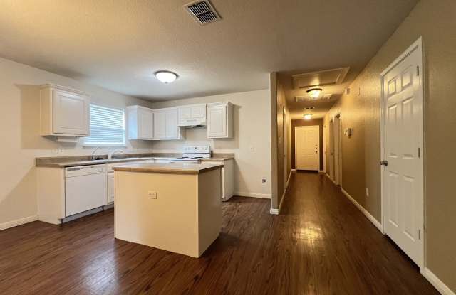 5706 HICKORY CYN Gallery 4