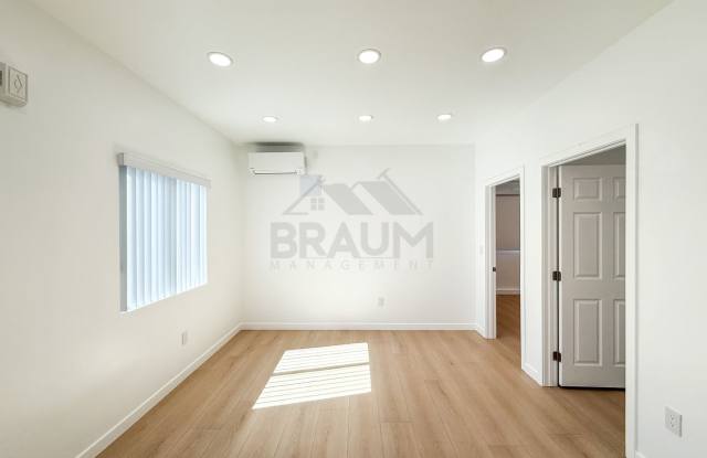 15550 VANOWEN STREET Gallery 4