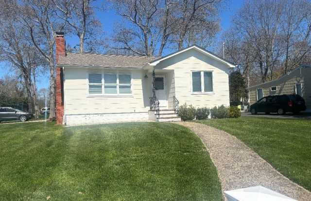 5 Mallard Drive - 5 Mallard Drive, Center Moriches, NY 11934