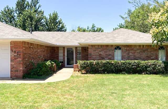 Charming 3-Bedroom Home Near Eastern & Memorial! Gallery 3